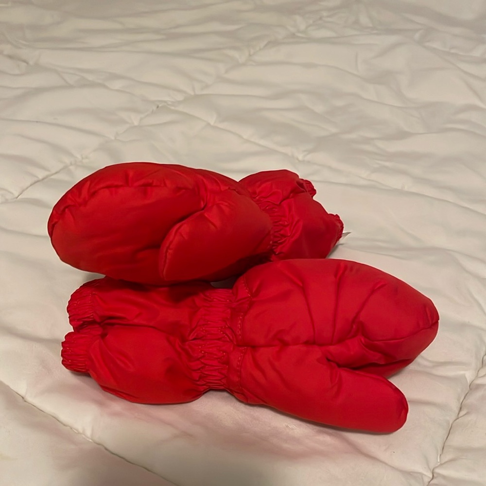 Patagonia puffer mittens for baby